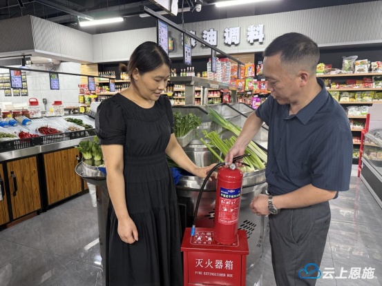 来凤县烟草专卖局：数字化转型破困局 小店变身乡村振兴“连心桥”