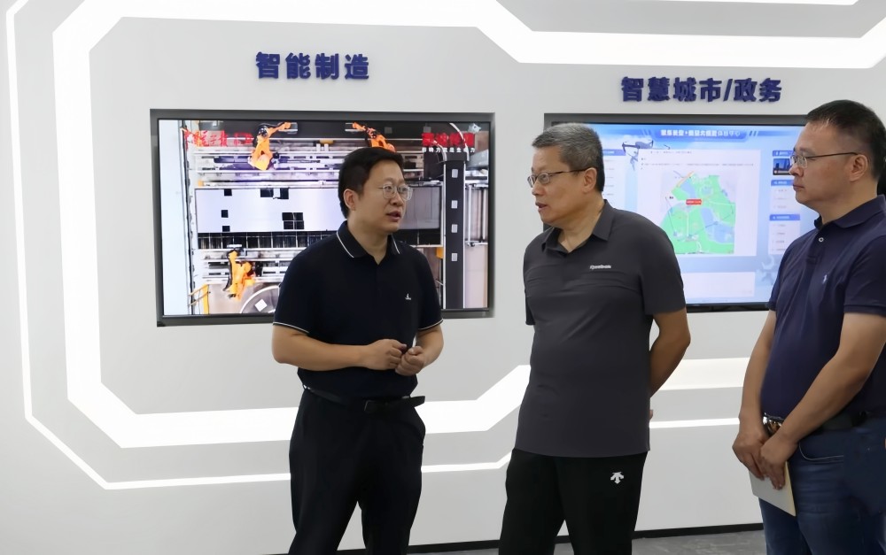 中国信息协会余健副会长莅临中科紫东太初考察交流共建具身智能产业生态